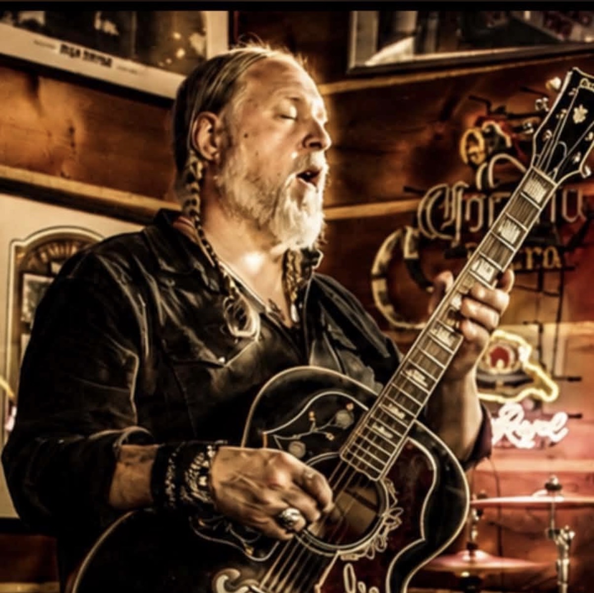 Billy da Kid guitarist performing