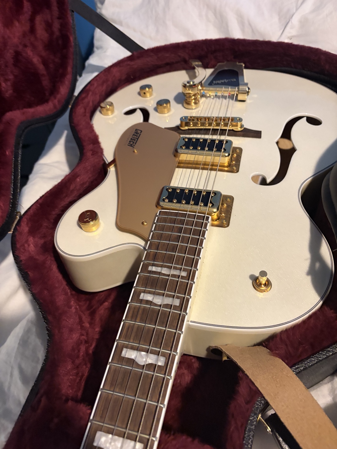 Close view of Jonny Electric's white Gretsch guitar